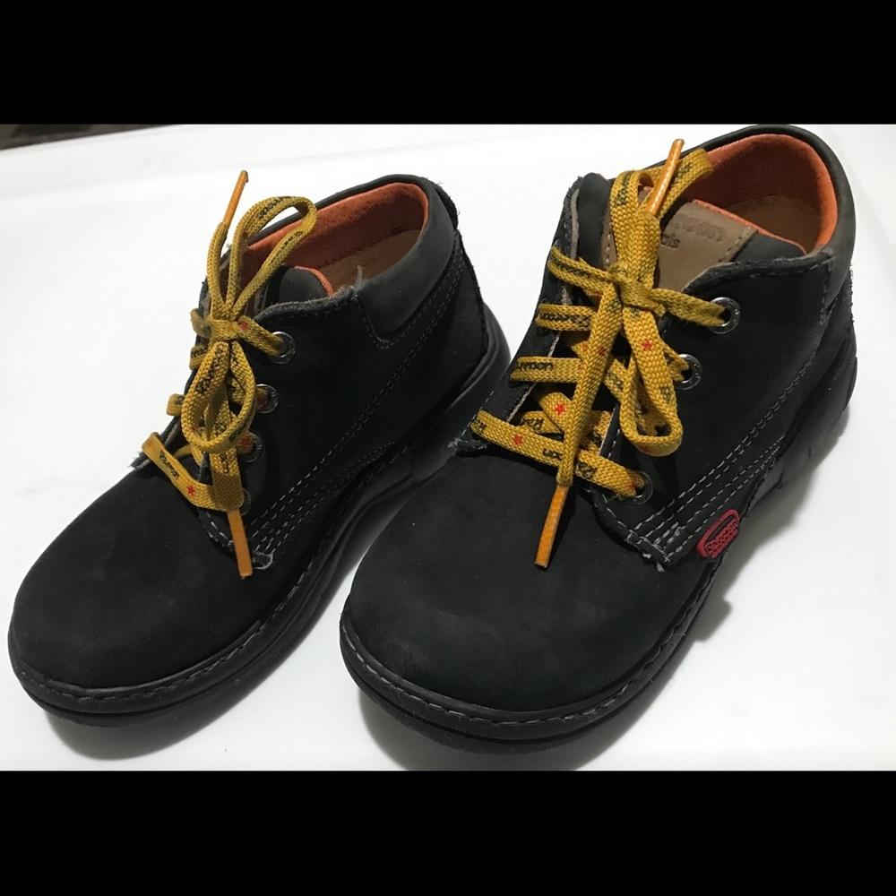 Raccoon toddler boy dark blue boots size 10